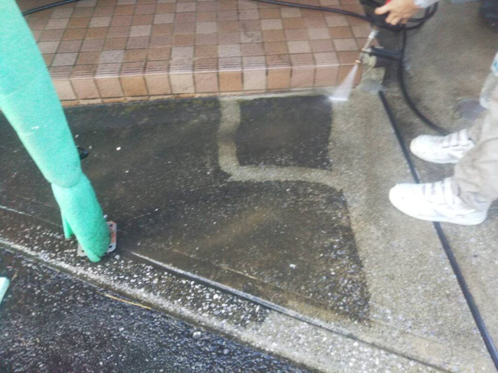コンクリートの高圧洗浄